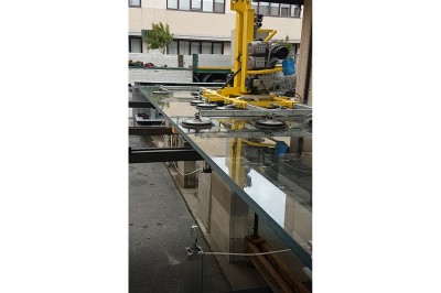 Prova di carico su vetro per validazione del modello