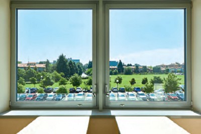 Finestre anta ribalta di massime dimensioni apertura asservita